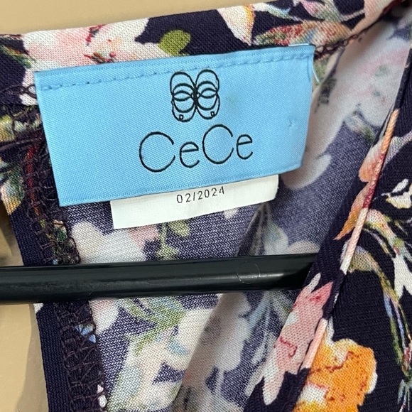 CeCe Navy Floral Women’s Size Medium Sleeveless Shirt - Picture 3 of 6